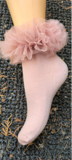 Milusie-skarpetki-tiul-falbanka-pudrowy-róż-1.PNG