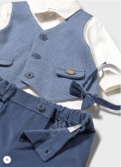 Mayoral-komplet-2581-do-chrztu-koszula-z-kamizelka-i-mucha-spodnie-niebieski-2.PNG